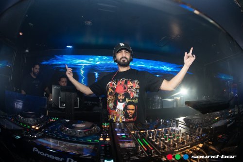 VALENTINO KHAN 04/25/25