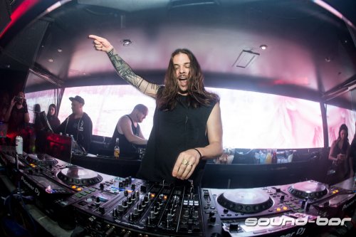 Seven Lions